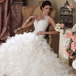 Chọn váy cưới xếp tầng giúp cô dâu điệu đà hơn trong ngày cưới