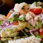 Bí quyết làm salad mực hấp dẫn cho bữa ăn gia đình thêm độc đáo