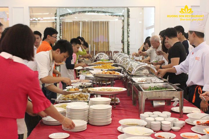 Tiệc Buffet Bế Giảng Khối 12 Trường THPT Nguyễn Trãi