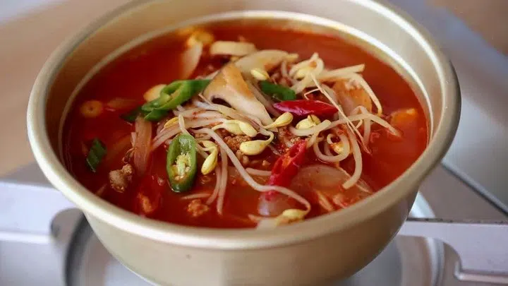 canh thịt bò nấu giá đỗ
