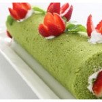 Bánh kem trà xanh cuộn trái cây thơm ngon cho các tín đồ hảo ngọt